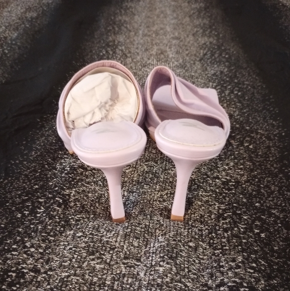 Lavender Heels - Picture 2 of 3